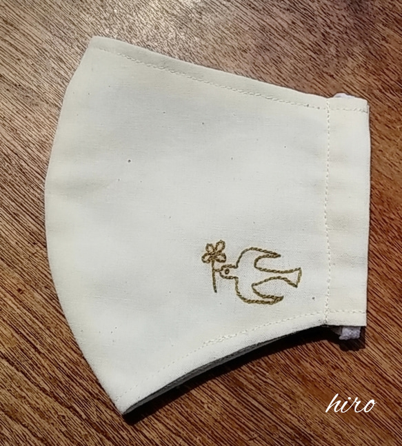ワンポイント刺繍 立体マスク【大人用】つばめクローバー(カーキ