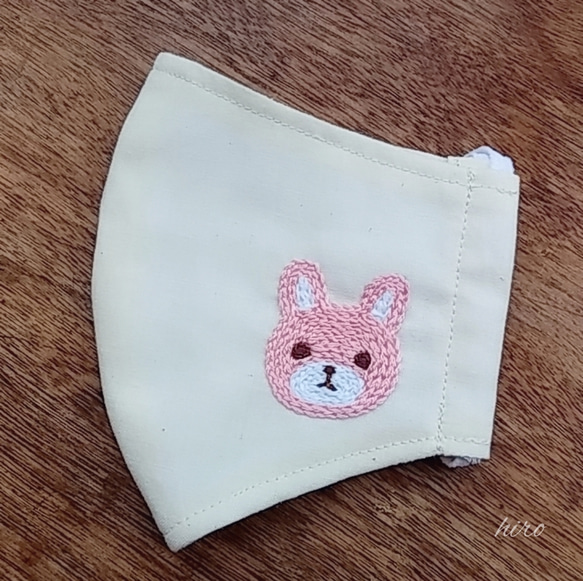 子供用 うさぎワンポイント刺繍 立体マスク 2枚目の画像