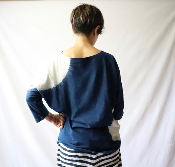 Uzushio : organicコットン藍染有松絞Tシャツ 2枚目の画像