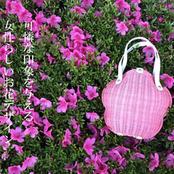 【夏セール】IUHA 本革持ち手 お花モチーフ フラワー 籐 かごバッグ ラタン 天然素材 夏バッグ 浴衣（ピンク） 1枚目の画像