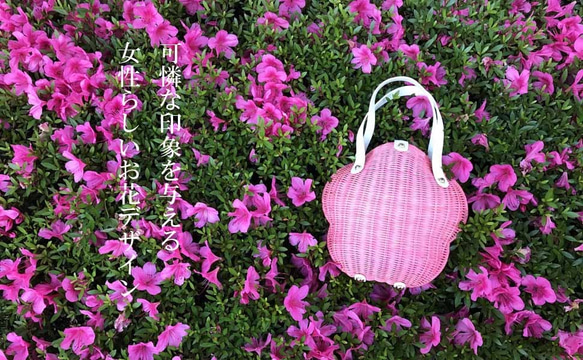 【夏セール】IUHA 本革持ち手 お花モチーフ フラワー 籐 かごバッグ ラタン 天然素材 夏バッグ 浴衣（ピンク） 1枚目の画像