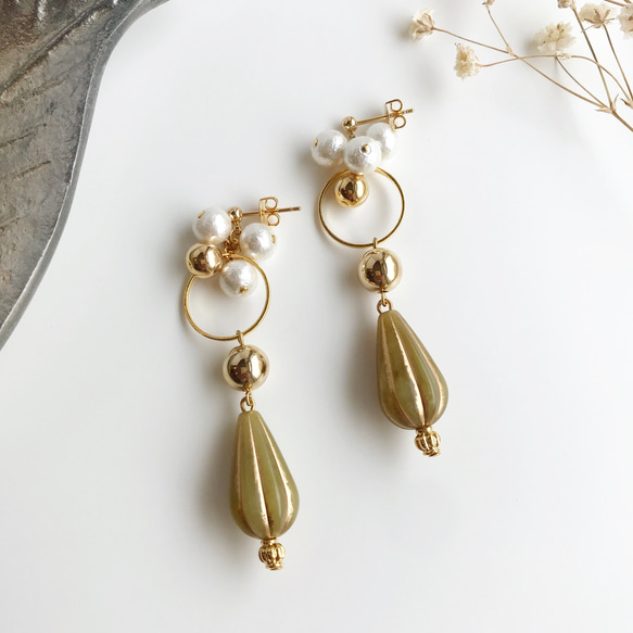 moss green*vintage parts×gold×cottonpearl ピアス/イヤリング 1枚目の画像