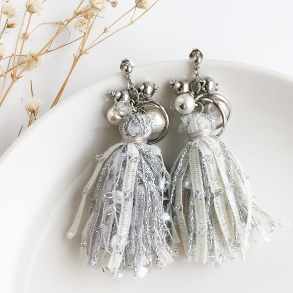 silver volume beads x Avril tassel ピアス／イヤリング 2枚目の画像