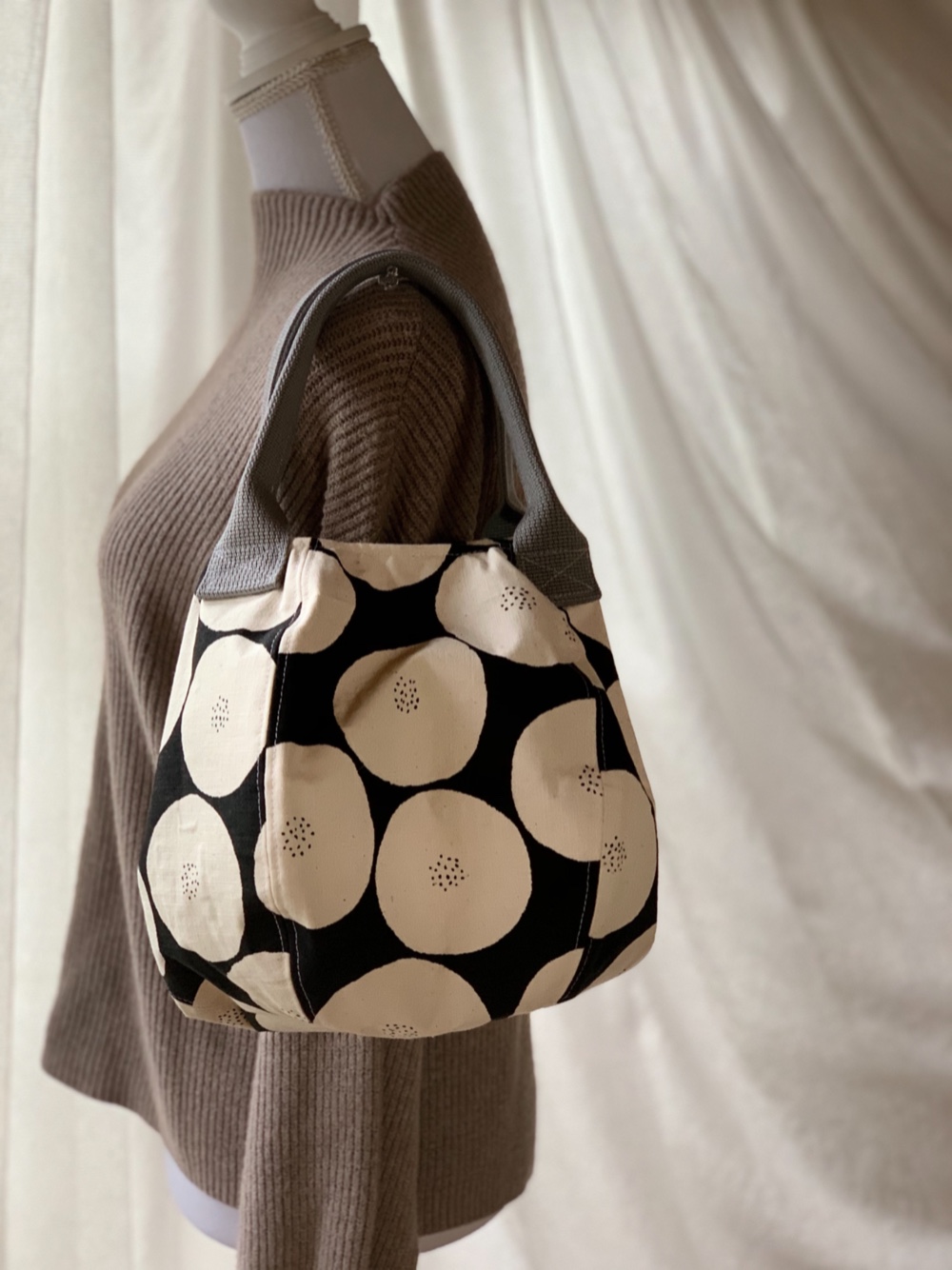 【受注生産】コロンとした形が可愛い北欧柄バッグ（小）