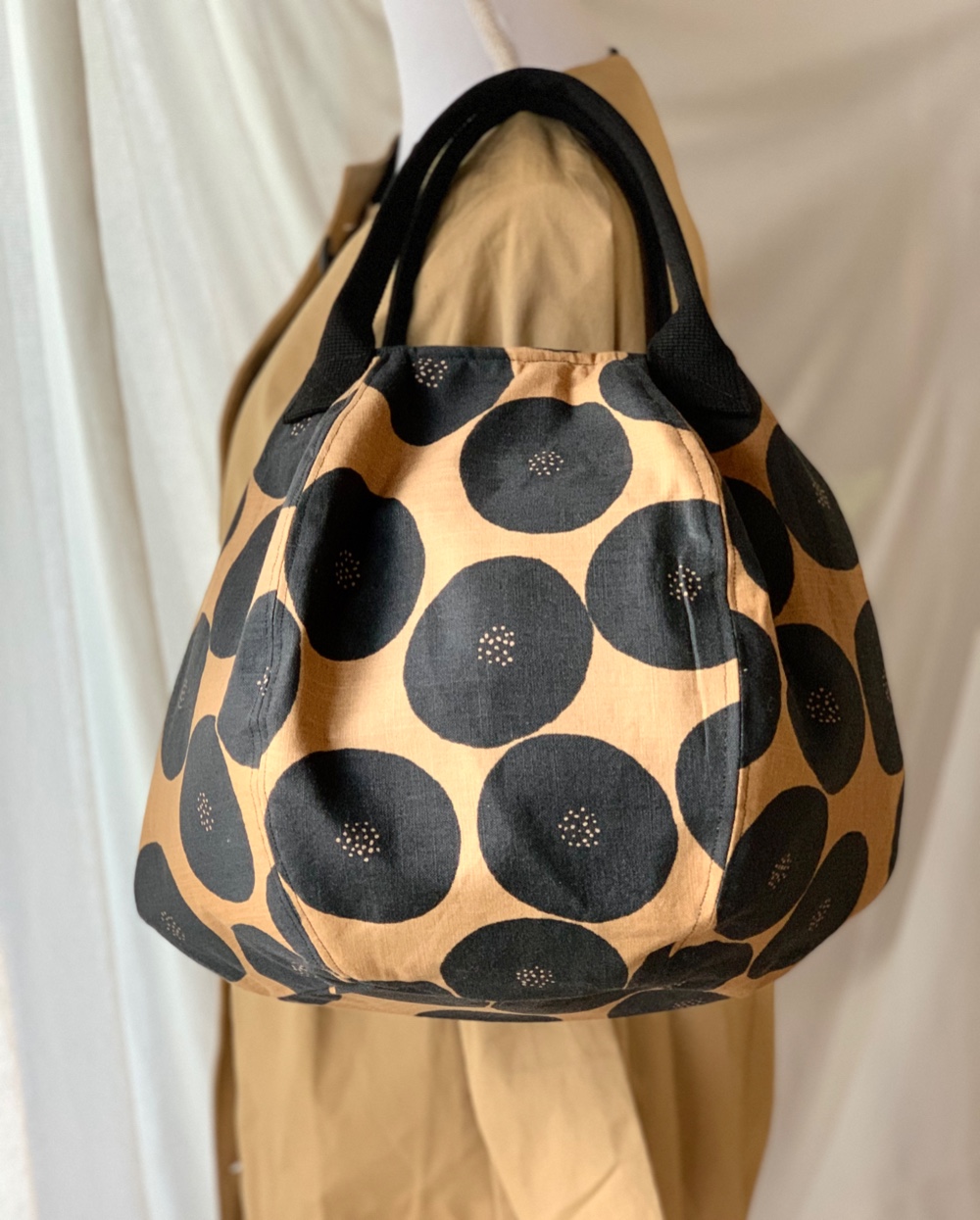 【受注生産】コロンとした形が可愛い　北欧柄トートバッグ