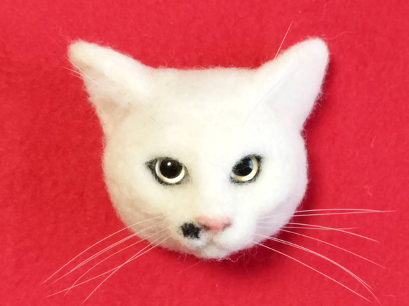 ジュエリーフェイスブローチ 白猫ロングヘア オッドアイ - 羊毛