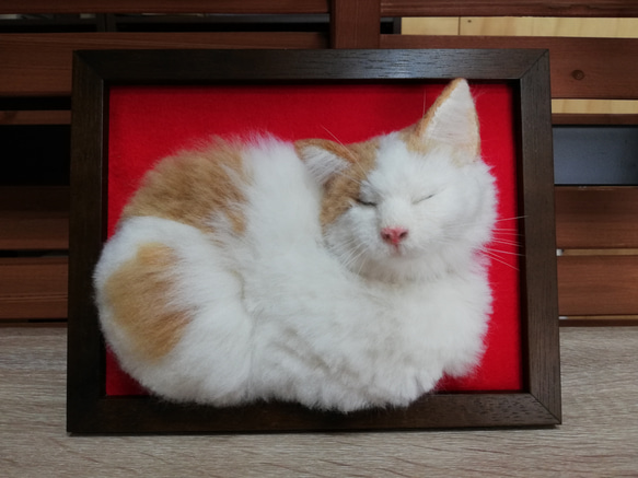 斜めを向いた白茶のフレーム猫 羊毛フェルト 猫 リアル ぬいぐるみ 愛