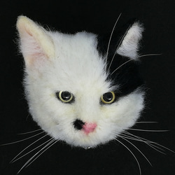 こう「見つめる先に…トイプードル」「こちらを向いて…白キジ猫」 キジ白のスコティッシュフォールドの猫ブローチ461 羊毛フェルト