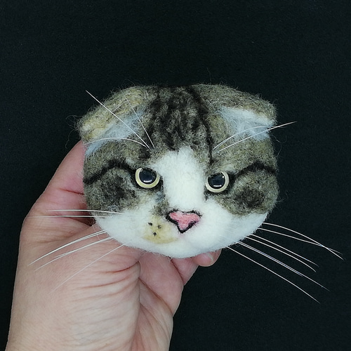 キジ白のスコティッシュフォールドの猫ブローチ461 羊毛フェルト 猫