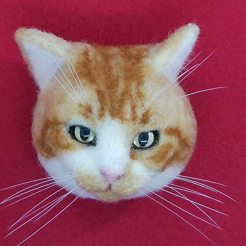 送料無料 ギフト 茶トラ白猫のブローチ 羊毛フェルト 猫家 通販 8712904｜Creema 羊毛フェルト