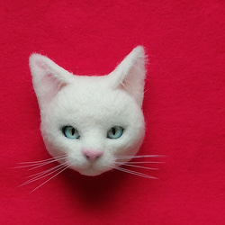白猫のブローチ 548 羊毛フェルト 猫 リアル ぬいぐるみ 愛猫
