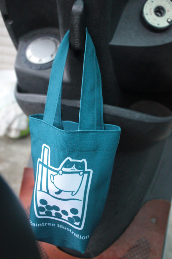 小胖貓愛珍奶 防潑水布飲料提袋 萬用小提袋 藍綠色 附包裝 第5張的照片