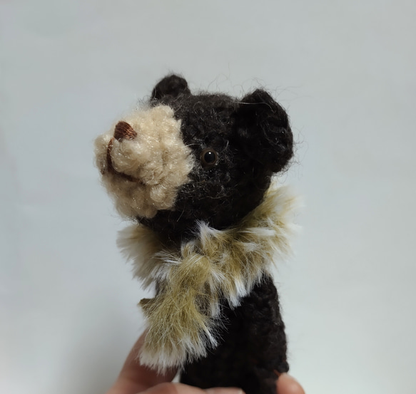 毛糸で編んだ茶色いクマさん 3枚目の画像