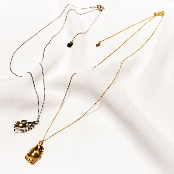 《gold／silver》ドロッププレートのネックレス 2枚目の画像