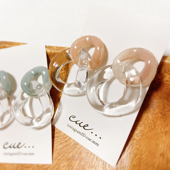 【SALE】アクリルチェーン《clear x green/pink》のピアス 2枚目の画像