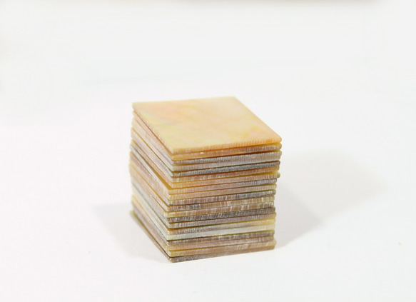 2.5cm 正方形 20個/袋 海水黄蝶貝 天然シェルシート モザイクデコジュエリーデザイ インレイ 4枚目の画像