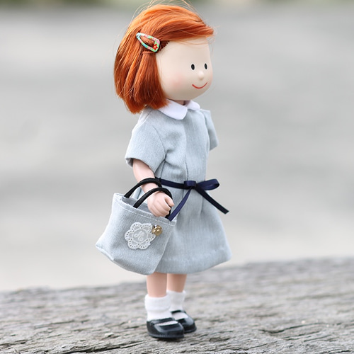 【マドレーヌお人形と服、靴帽子、グッズ】サンフランシスコで購入 マドレーヌちゃんドール服☆ ライトグレイ/ワンピース＋バッグ その他