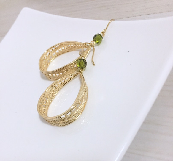 《カラー変更対応します♪》Swarovski ⁑ Olive lace drop ピアス/イヤリング 2枚目の画像