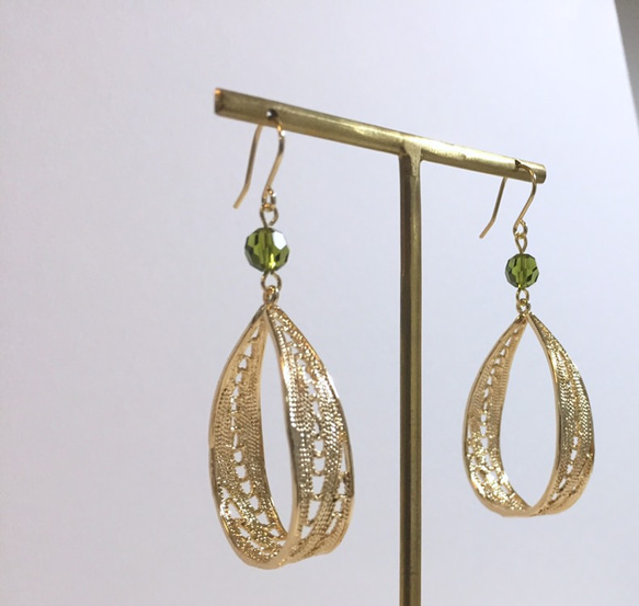 《カラー変更対応します♪》Swarovski ⁑ Olive lace drop ピアス/イヤリング 3枚目の画像