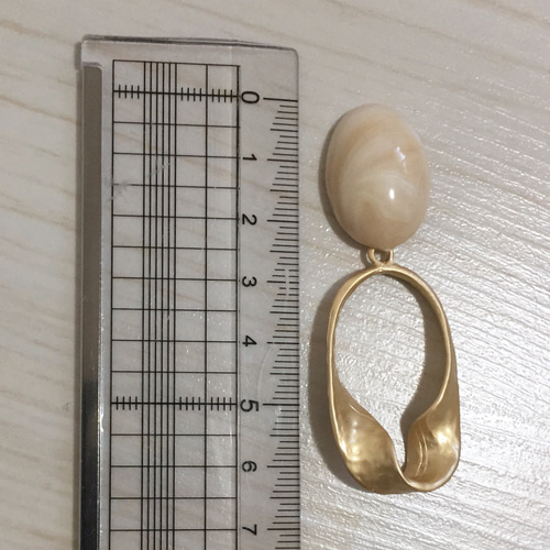 個性的ねじりフープピアス/イヤリング ピアス（スタッド・一粒 