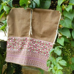 クラシック刺繍トップス / 1点もの / タイの草木染め & 手織り / ブラウン 2枚目の画像