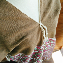 クラシック刺繍トップス / 1点もの / タイの草木染め & 手織り / ブラウン 6枚目の画像