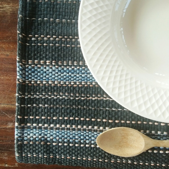 カレン族の手織りマット 2枚セット/ ダークグレー/ ランチョンマット/ タイの草木染め & 手織り 3枚目の画像
