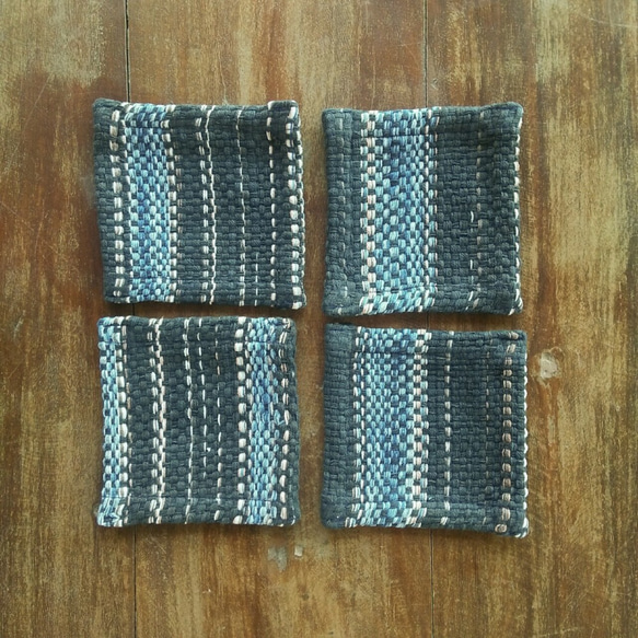カレン族の手織りコースター 4枚セット/ ダークグレー/ インテリア飾り / タイの草木染め & 手織り  / 藍染め 1枚目の画像
