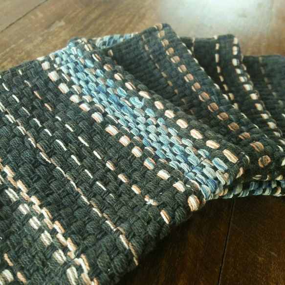 カレン族の手織りコースター 4枚セット/ ダークグレー/ インテリア飾り / タイの草木染め & 手織り  / 藍染め 3枚目の画像