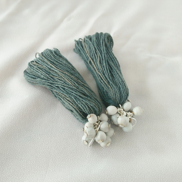 耳環│泰國植物染色棉線和juzdama-靛藍灰/耳環或耳環 第5張的照片