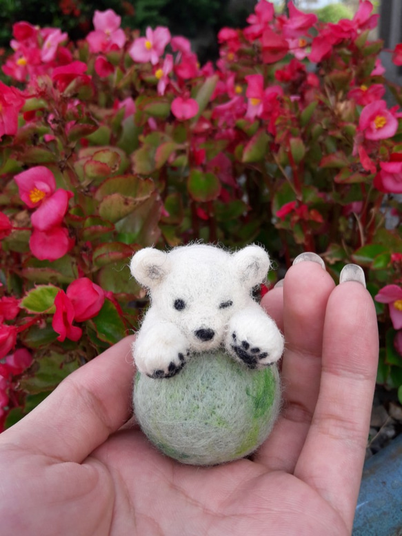 [趴趴星球系列]一起愛護地球救救北極熊-羊毛氈吊飾 第2張的照片