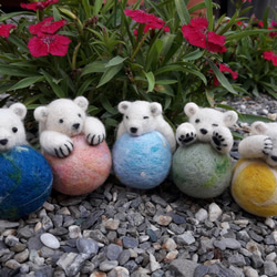 [趴趴星球系列]一起愛護地球救救北極熊-羊毛氈吊飾 第6張的照片