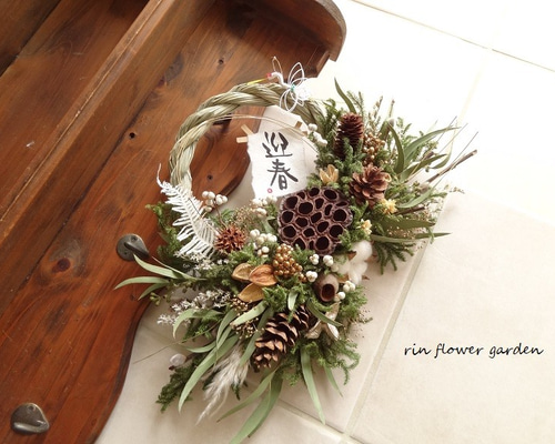 ヒカゲノカズラとナンキンハゼと水引きを添えた　しめ縄　リース　お正月飾り　注連縄 1_d1cb2a948cdcfbf8c9dd5bbca714