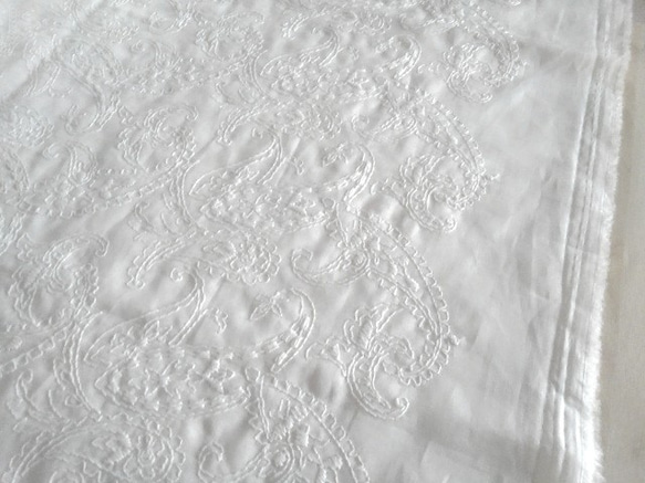 綺麗なペイズリー刺繍 生地（116cm巾×30cm･オフ白） 3枚目の画像