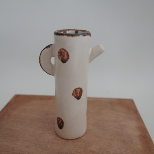 水指　一輪挿し　陶器　落款あり 黒陶一輪挿し（透かし紋）／黒・焼き〆陶器 一輪挿し・花瓶