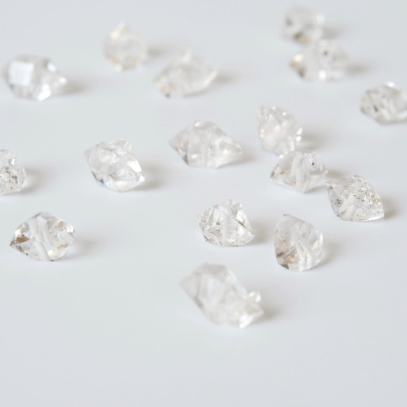 ニューヨーク産ハーキマーダイヤモンド 原石 ラフロックビーズ 約8×4×6mm 1粒 4枚目の画像