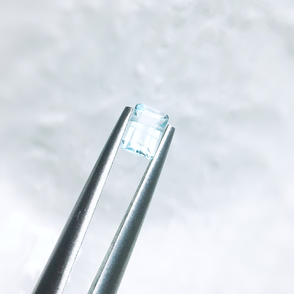 宝石質スカイブルートパーズAAA☆レクタングルファセットカット7×5mm×1粒 1枚目の画像