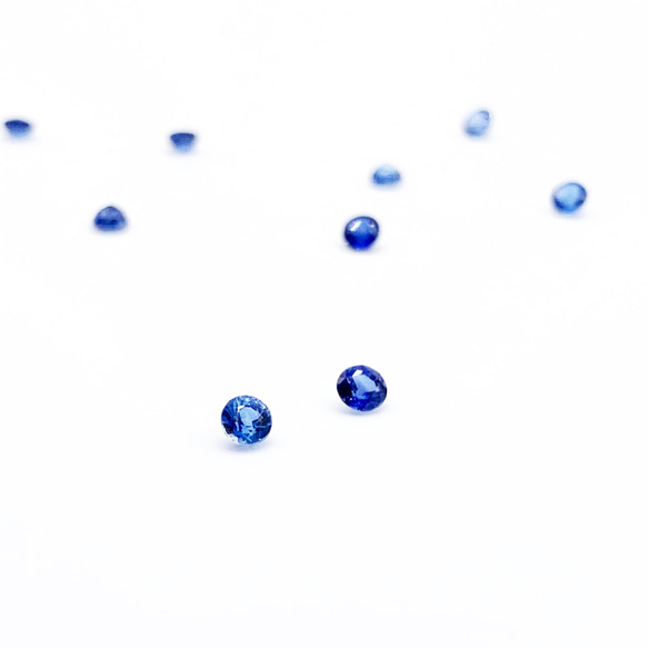 宝石質カイヤナイトAAA☆ラウンドファセットカット4×4×2mm 1枚目の画像