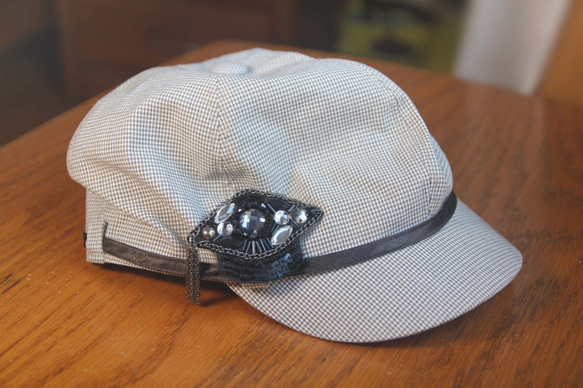 畢業帽造型別針-原創 珠繡 壓克力鑽 玻璃管珠 第2張的照片