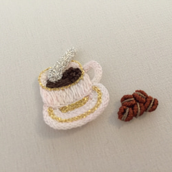 カフェとコーヒー豆のピンブローチ☆ 2枚目の画像