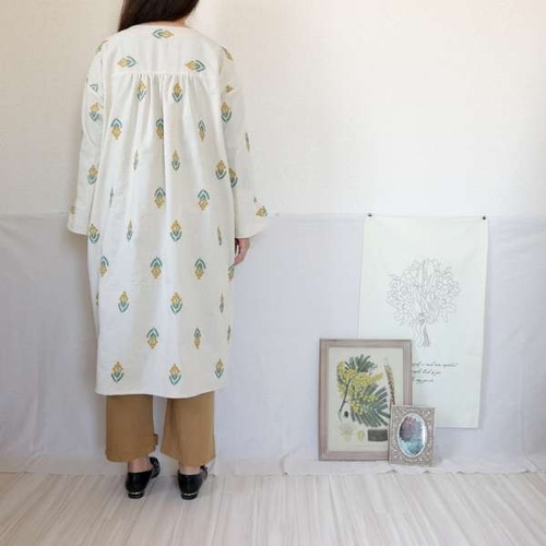 45rpm　リネン　コットン　ワンピース　生成り　刺繍　ゆったり ミモザ刺繍コットンリネンワンピース（生成り）・M～L