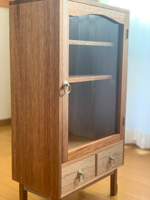 ガラスショーケース・食器棚・ガラスキャビネット 