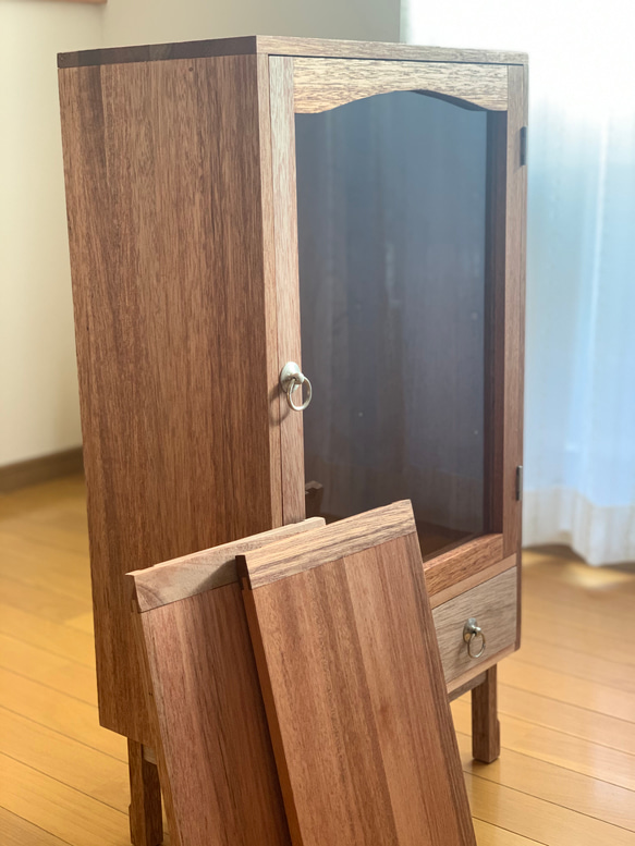 ガラスショーケース・食器棚・ガラスキャビネット 