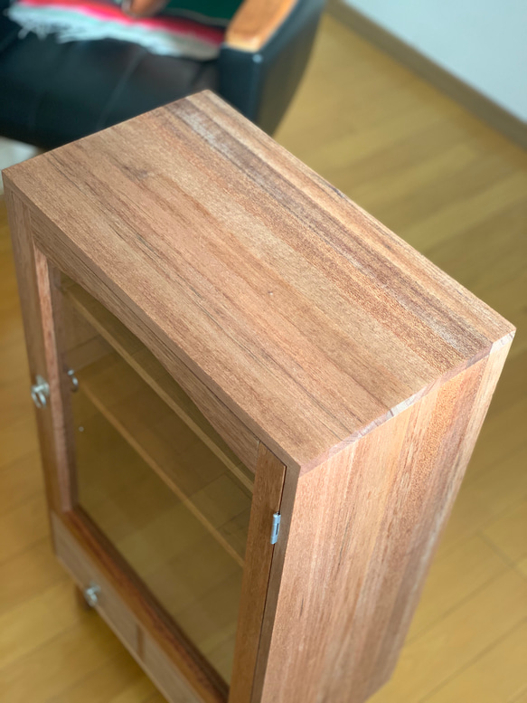 ガラスショーケース・食器棚・ガラスキャビネット 