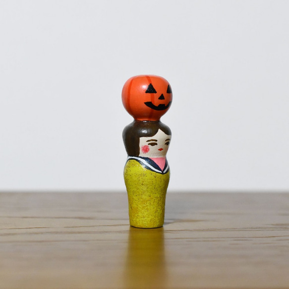ハロウィン人形（きいろラメ服） 3枚目の画像