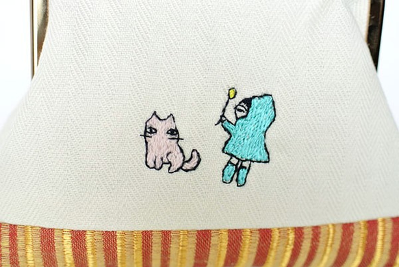 猫じゃらしのひと（エメラルドグリン）/刺繍がま口ポーチ 2枚目の画像