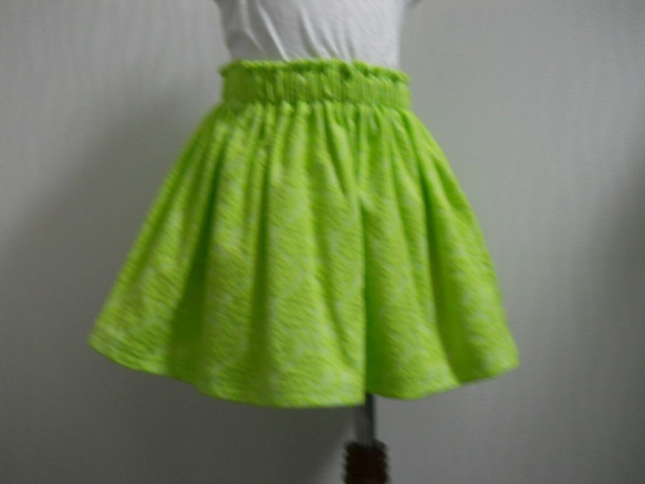 シンプル　若草色スカート 2枚目の画像