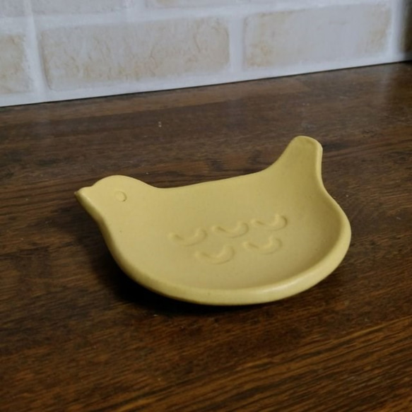 鳩の豆皿(黄) 3枚目の画像