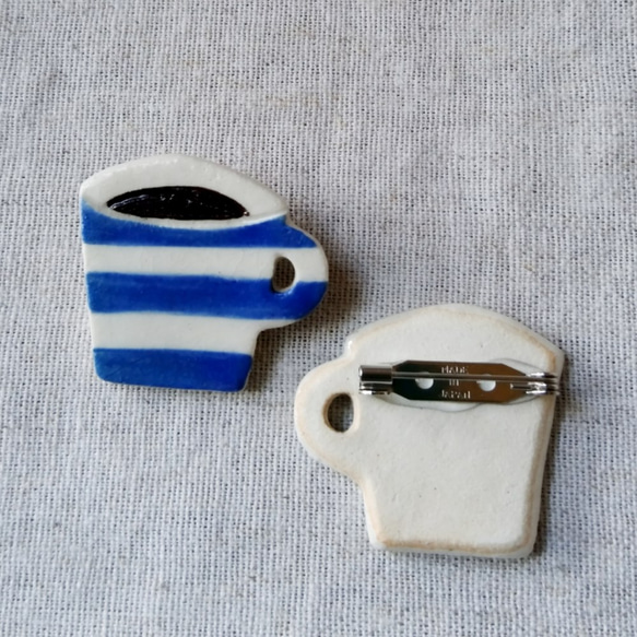 コーヒーカップブローチ(青ボーダー) 3枚目の画像