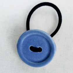 ボタンヘアゴム(青) 1枚目の画像